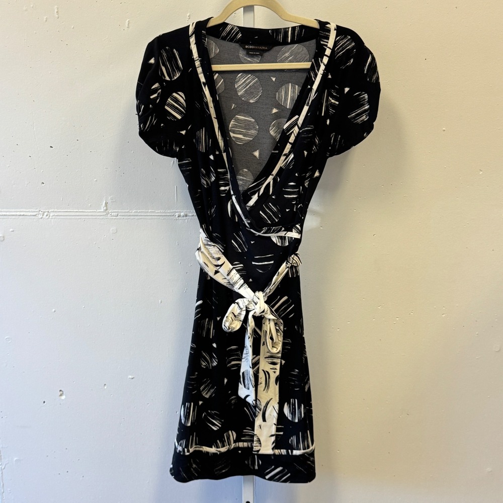 BCBGMAXAZRIA Black White Abstract Print Faux Wrap Dress Puff Sleeve V-Neck 034